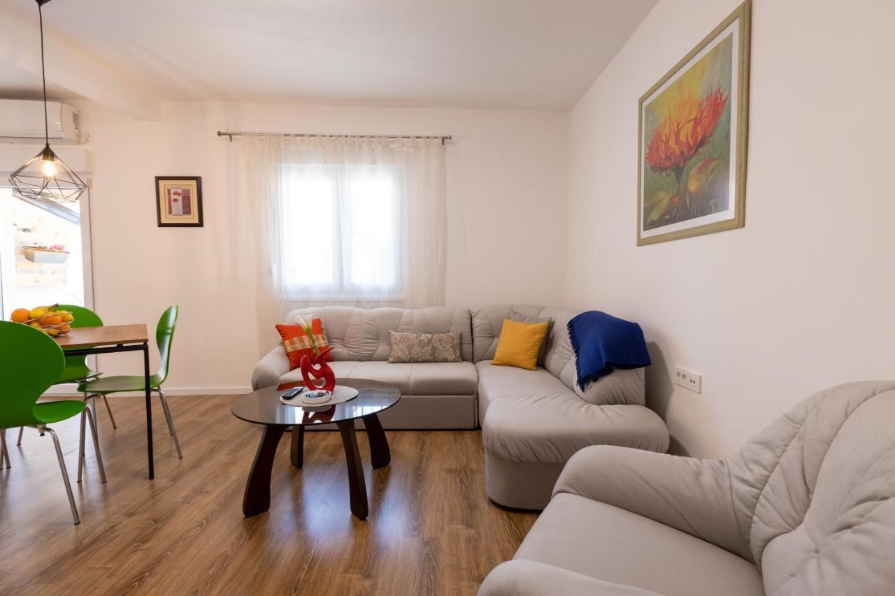 Self Check-In Apartment With Jacuzzi Mostar Esterno foto